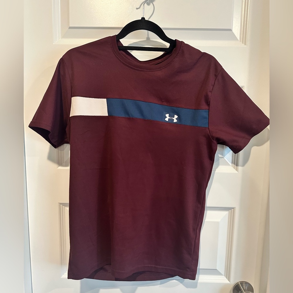 Under Armour Men's Maroon and Navy Tee - EUC